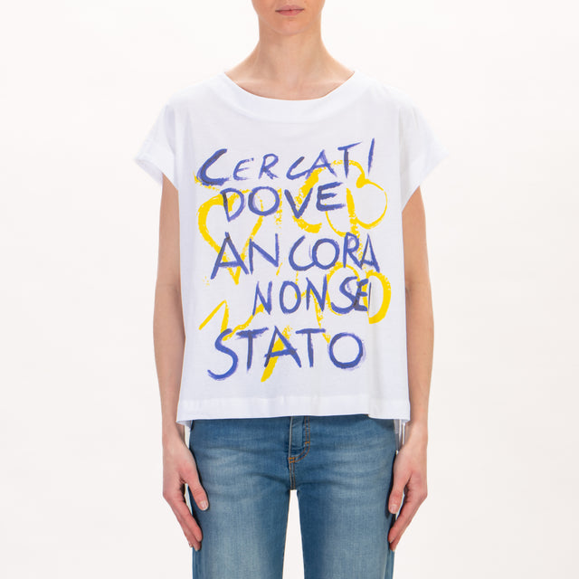 Souvenir-T-shirt CERCATI DOVE ANCORA NON SEI STATO - Bianco