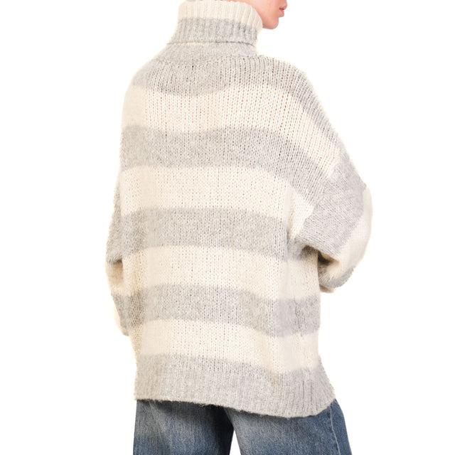 Zeroassoluto-Maglia mohair collo alto a righe - perla/burro