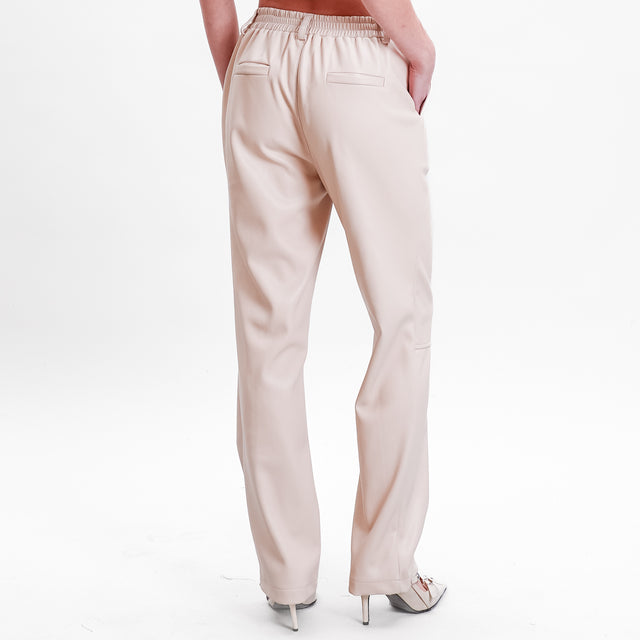 Tensione in-Pantalone similpelle elastico dietro - sand