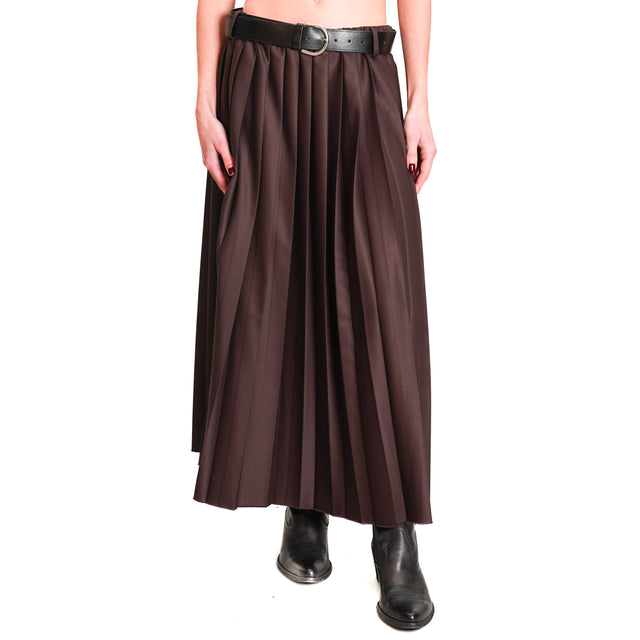 Vicolo-Pleated skirt with slit - chocolate