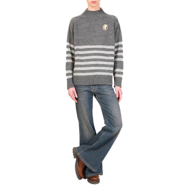 Motel-Striped Sequin Sweater with Brooch - Grey/Pearl