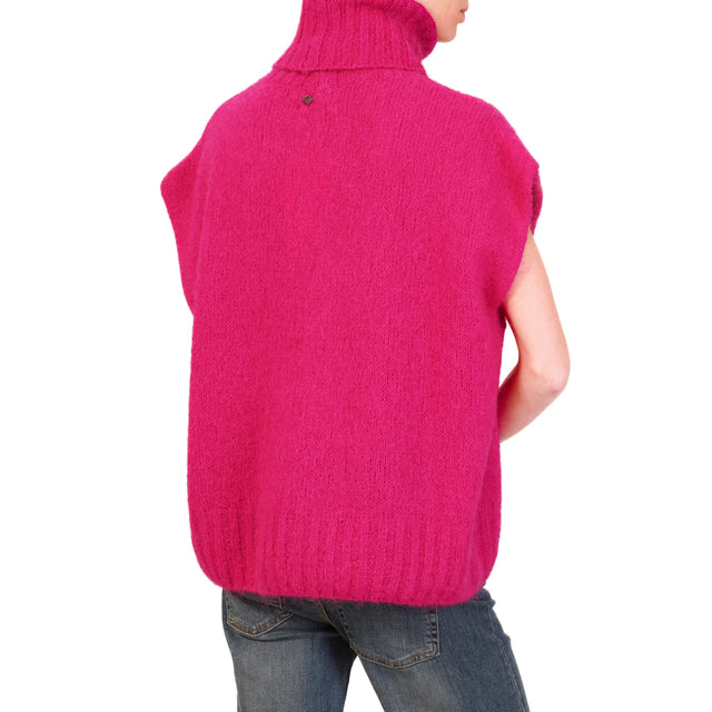 Dixie-Maglia mohair collo alto smanicata - fucsia