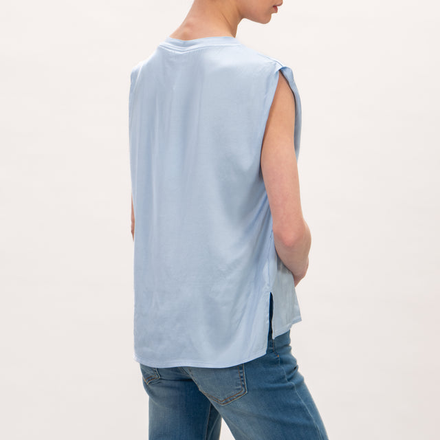 Tensione in-Blusa smanicata satin spacchi laterali - azzurro