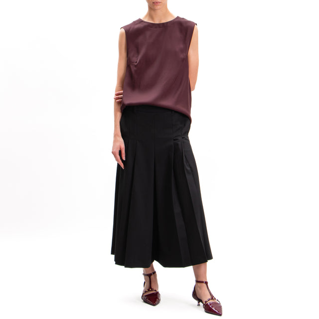 Imperial-Satin Sleeveless Blouse - Wine