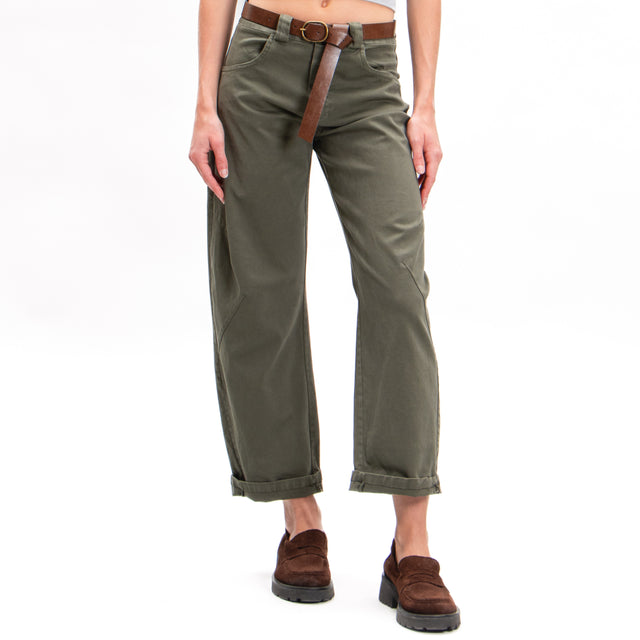 Tensione in-Pantalone carrot con cintura - militare