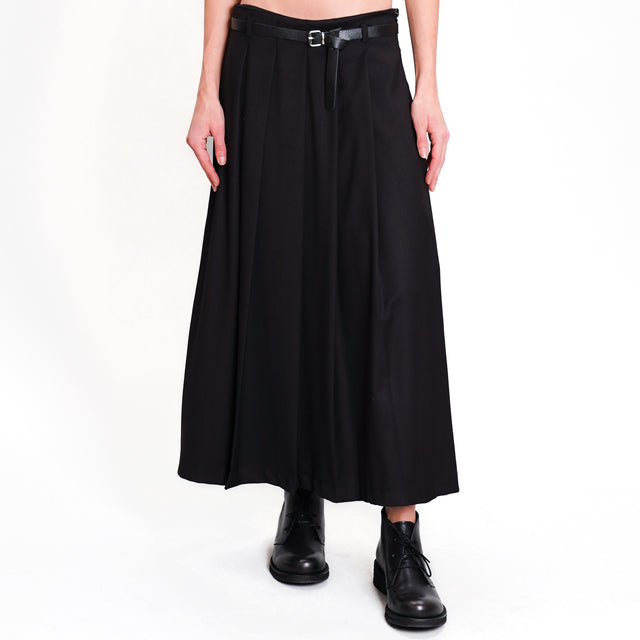 Motel-Pleated Skirt with Belt - Black