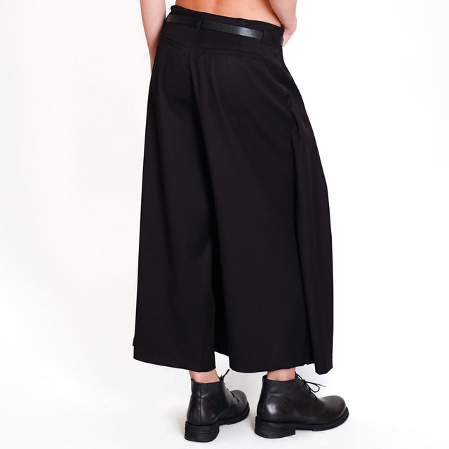 Motel-Pleated Skirt with Belt - Black