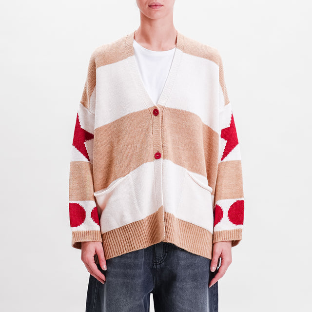 Tensione in-Cardigan over righe "1946" misto lana - cammello/burro/rosso