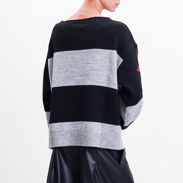 Tensione in-Maglia righe "1946" misto lana - grigio/nero/rosso