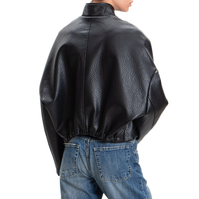 Tension in-Jacket in hammered faux leather - black