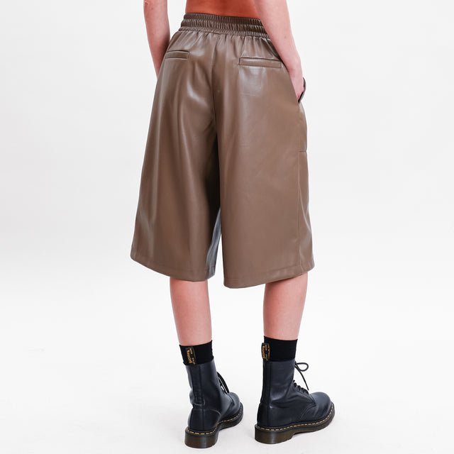 Tension in-Bermuda faux leather elastic waist - military