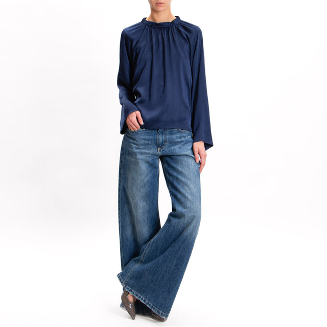 Tensione in-Blusa collo elastico in satin elasticizzato - blu