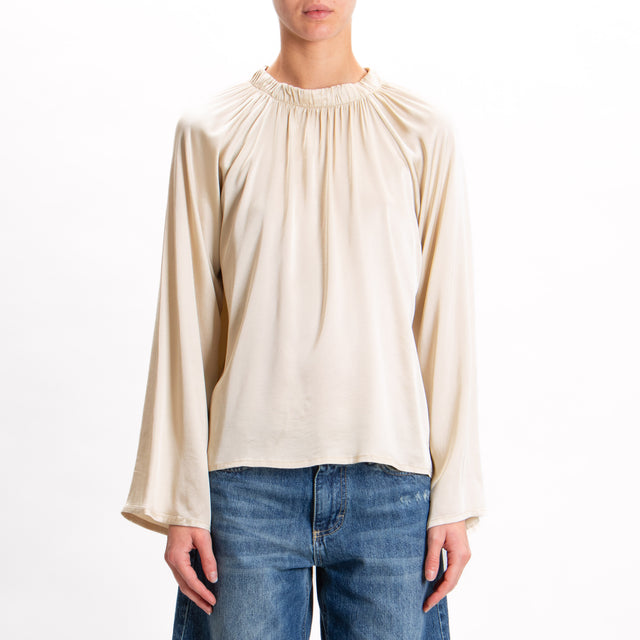 Tensione in-Blusa collo elastico in satin elasticizzato - beige