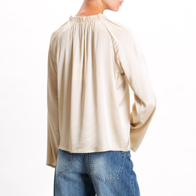 Tensione in-Blusa collo elastico in satin elasticizzato - beige