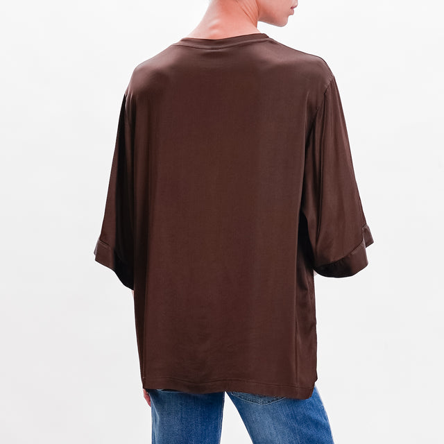 Tensione in-Blusa over in satin elasticizzato - moro