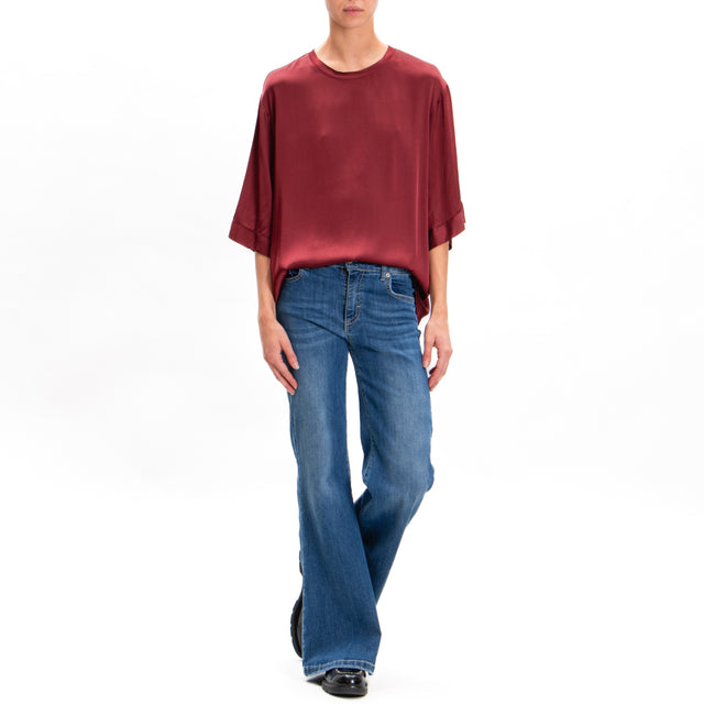 Tensione in-Blusa over in satin elasticizzato - rouge