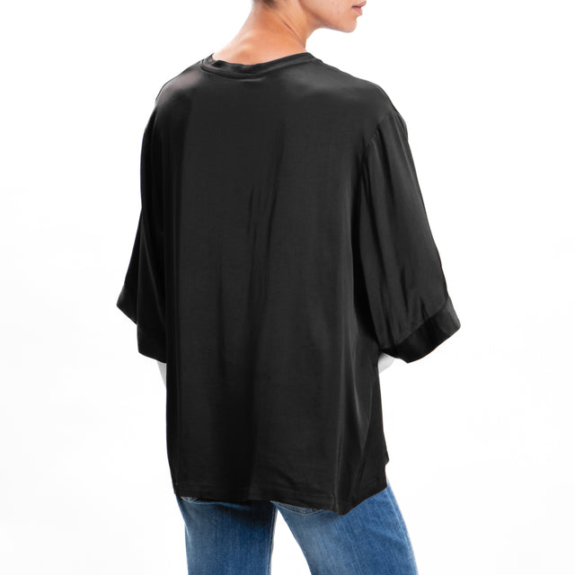 Tensione in-Blusa over in satin elasticizzato - nero