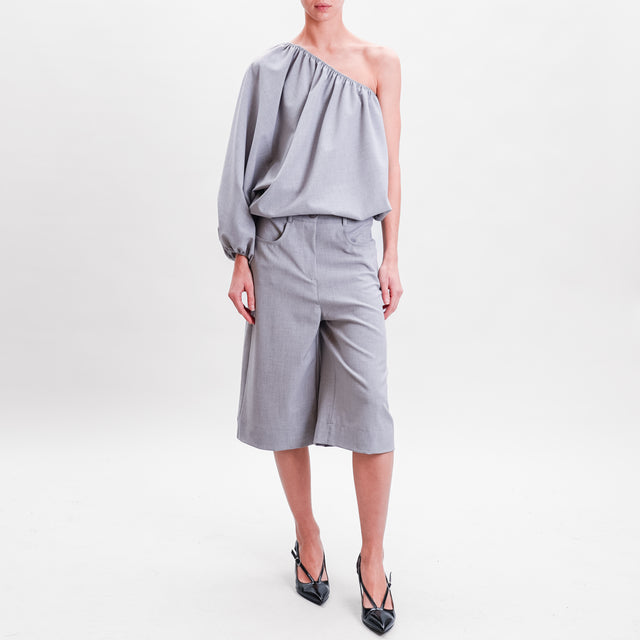 Tension in-One shoulder blouse with elasticated edges - light grey