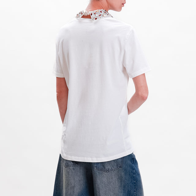 Tension in-T-shirt collar stone detail - white