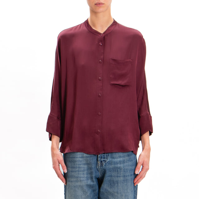 Tensione in-Camicia collo coreana in satin con taschino - vino