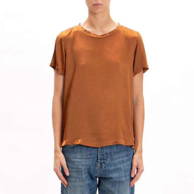 Tensione in-Blusa mezza manica in satin elasticizzato - coccio