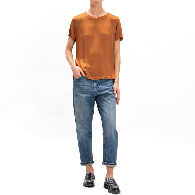 Tensione in-Blusa mezza manica in satin elasticizzato - coccio