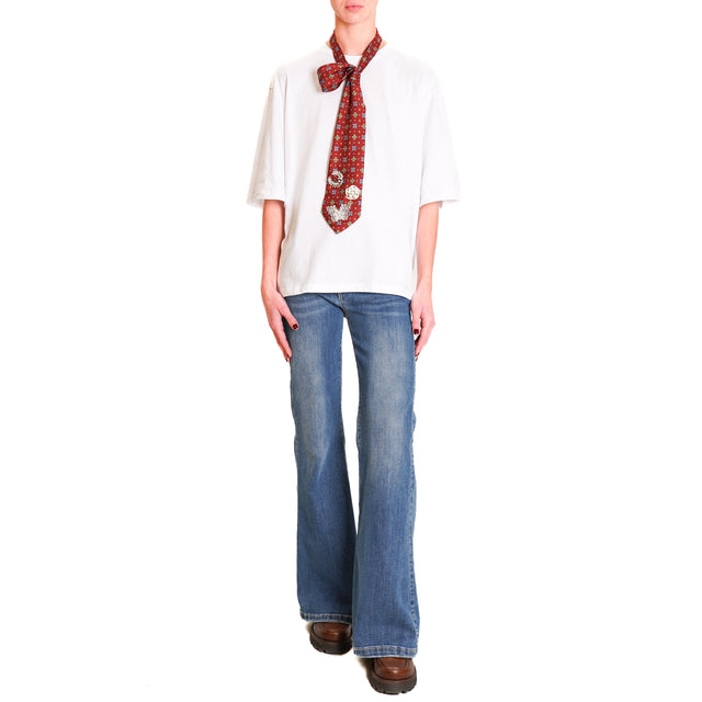 Tension in-T-shirt with tie pin detail - white/burgundy/military