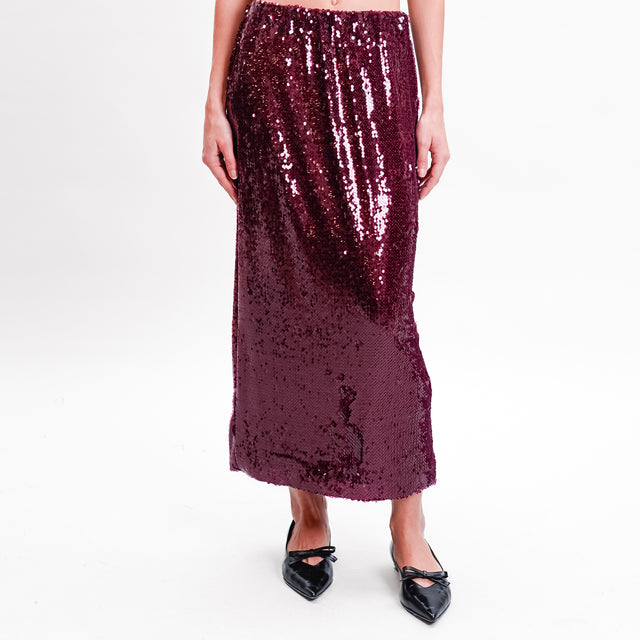 Tension in-Stretch Sequin Skirt - Bordeaux