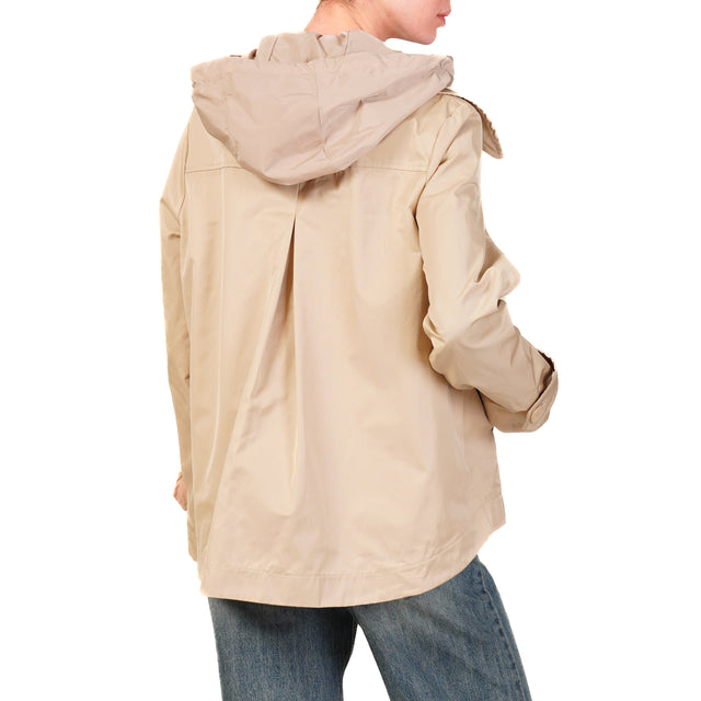 Tensione in-Trench in cotone con cappuccio nylon rimovibile - beige