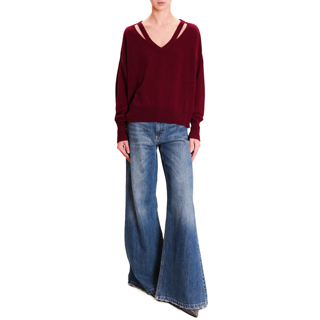 Tension in-V-Neck Wool Sweater with Cut Out - Bordeaux