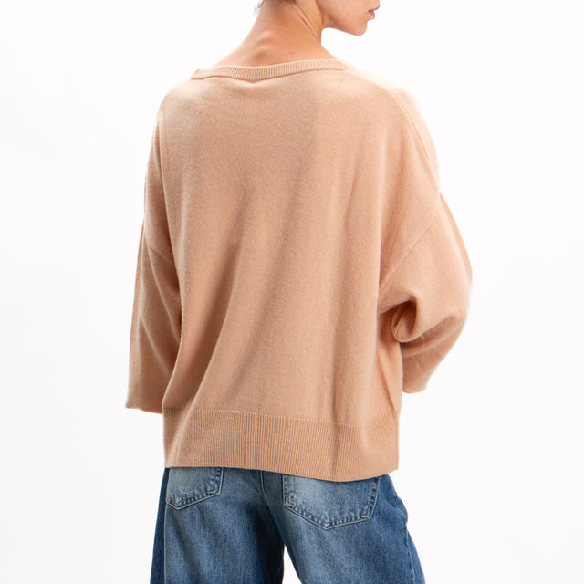 Tension in-V-neck wool sweater with cut out 100% wool SOFT - beige