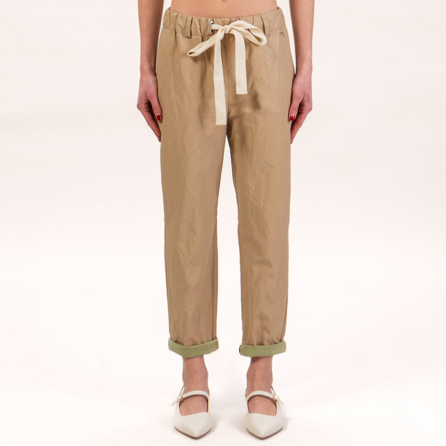 Souvenir-Pantalone similpelle con coulisse - sabbia