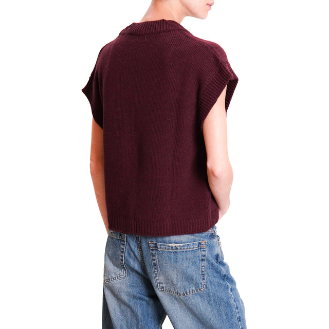 Vicolo-V-Neck Sleeveless Shirt - Wine