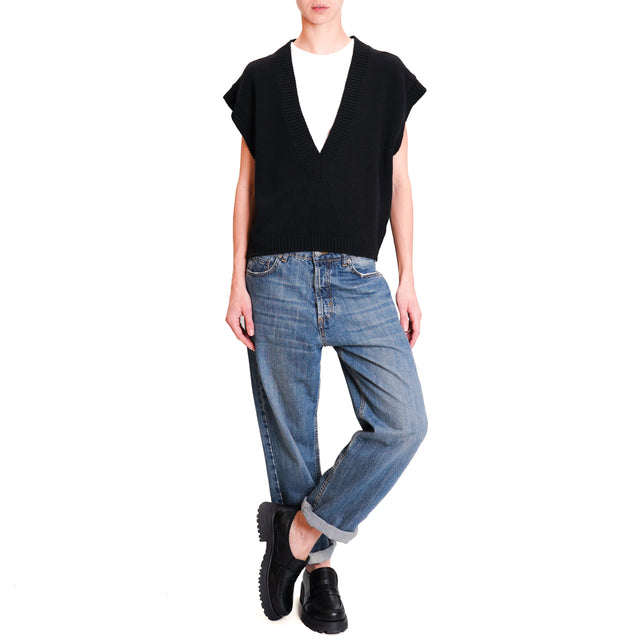 Vicolo-V-Neck Sleeveless Shirt - Black