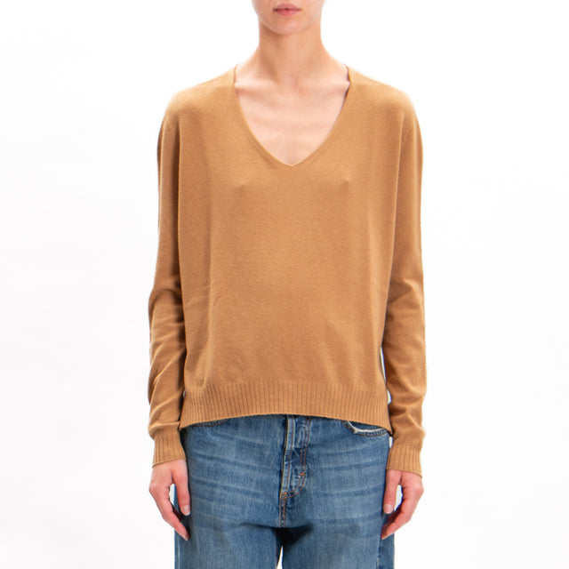 Zeroassoluto-V-neck sweater with side slits - biscuit