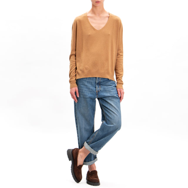 Zeroassoluto-V-neck sweater with side slits - biscuit