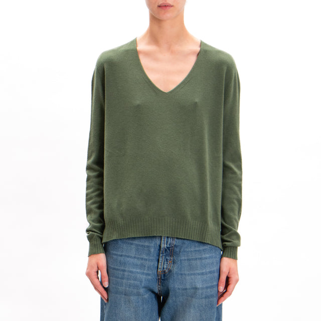 Zeroassoluto-V-neck sweater with side slits - military