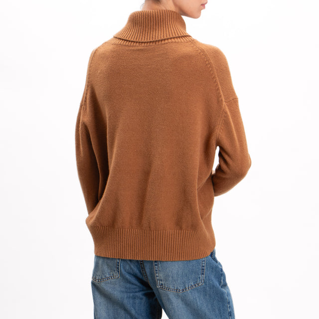 Zeroassoluto-Maglia collo alto - camel