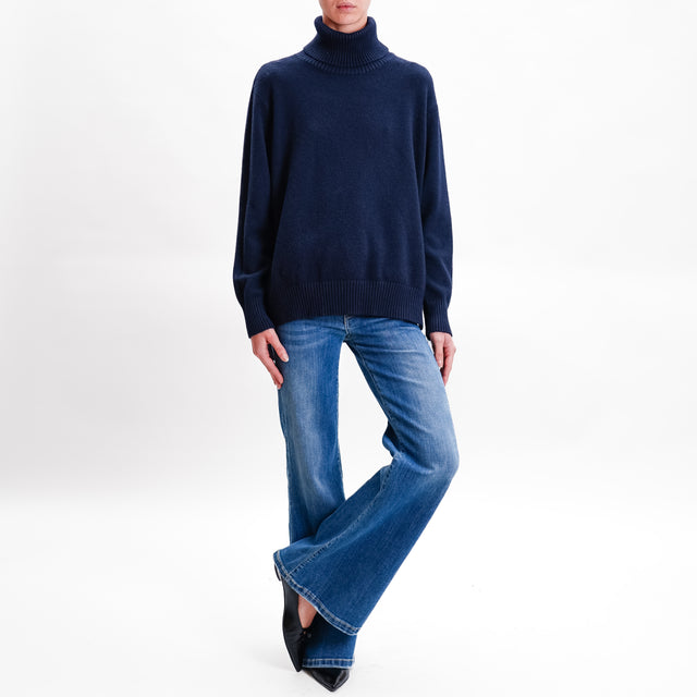 Zeroassoluto-Oversized high neck box sweater with side slits - blue