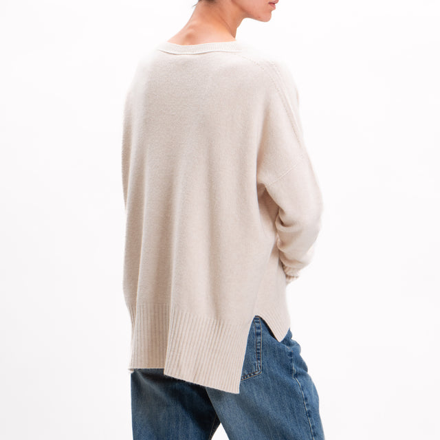 Kontatto-V-neck sweater with side slits - ivory