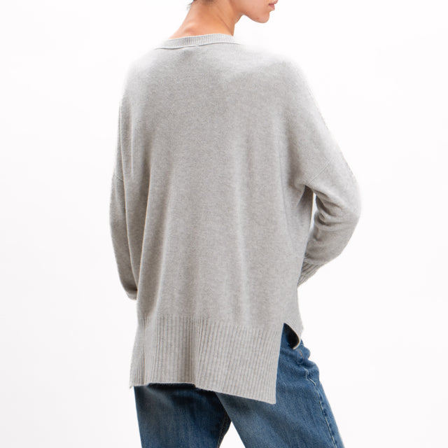 Kontatto-V-neck sweater with side slits - light grey